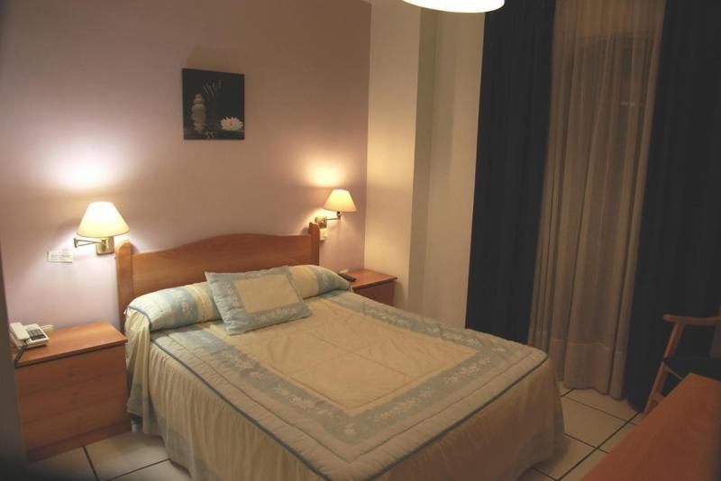 Hotel El Emigrante วิลยานูเอวา เด ลา เซเรนา ห้อง รูปภาพ