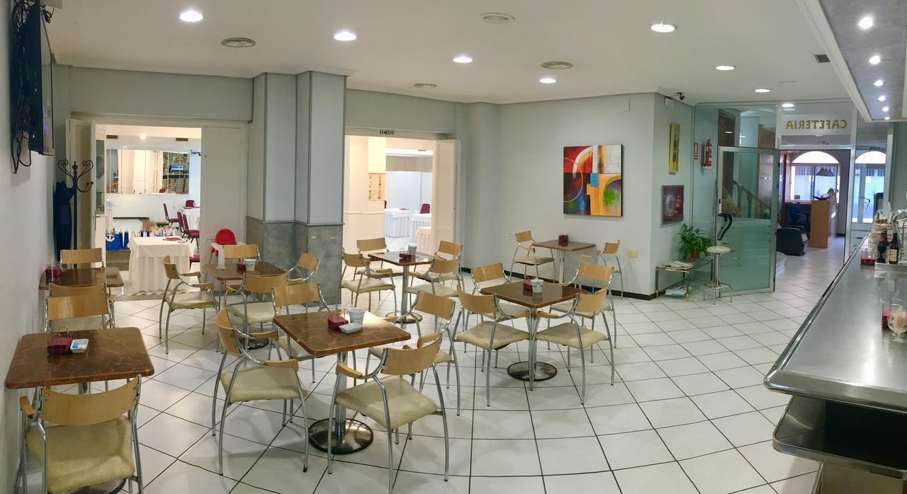 Hotel El Emigrante วิลยานูเอวา เด ลา เซเรนา ภายนอก รูปภาพ